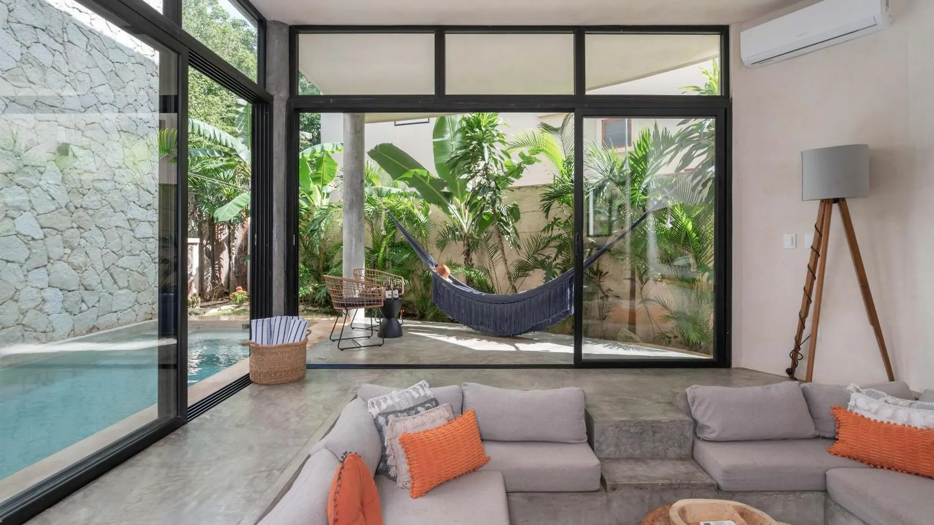 Bohemian Bliss Villa With Private Pool & Concierge 1A 图卢姆