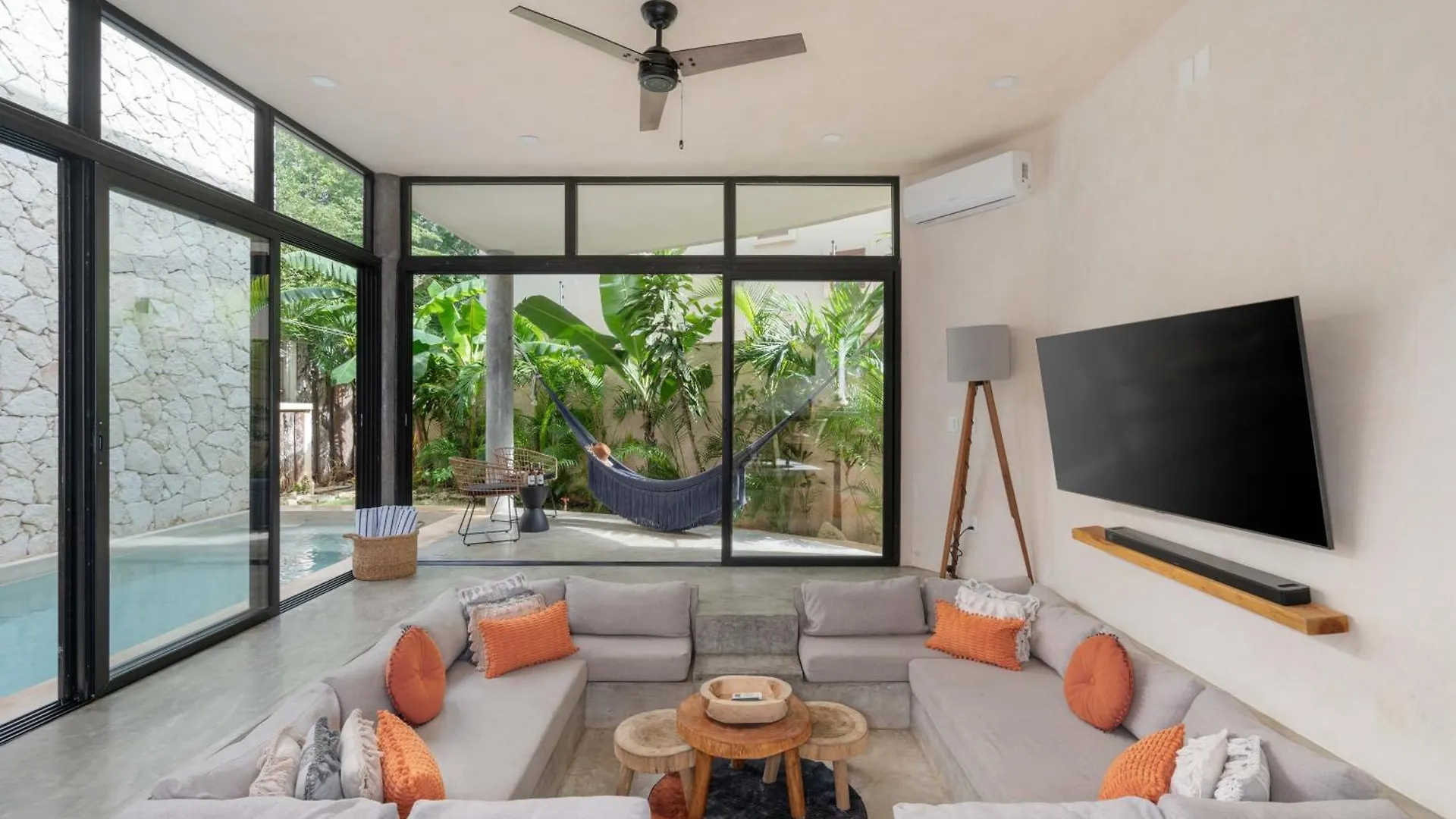 Bohemian Bliss Villa With Private Pool & Concierge 1A 图卢姆